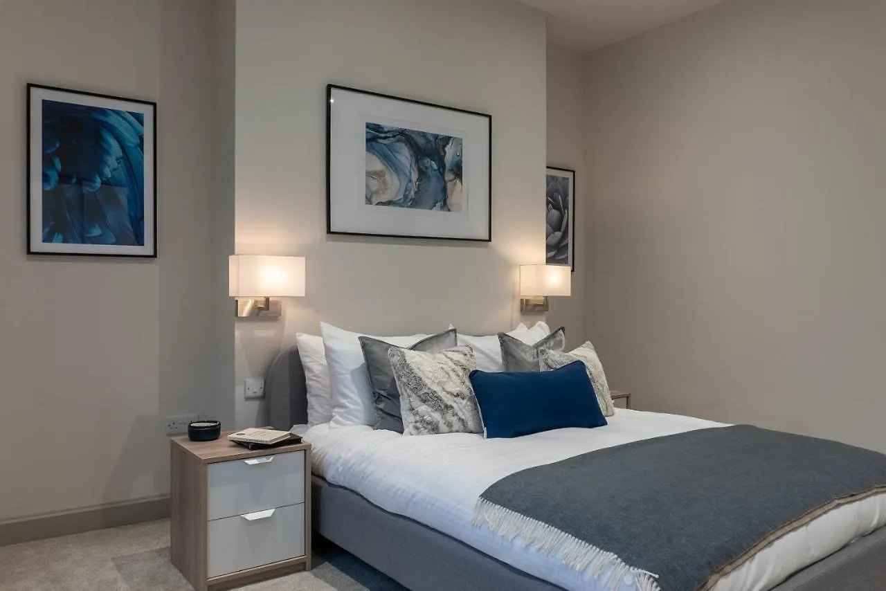 Spring Mount Huge Luxury Full Apartment- Harrogate Centre-Two Extremely Comfy Kingsize Bedrooms-Fully Equipped Modern Kitchen-Cosy Living Room With Huge Tv Appartamento