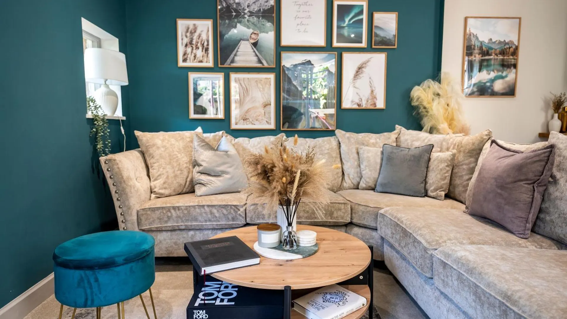 Spring Mount Huge Luxury Full Apartment- Harrogate Centre-Two Extremely Comfy Kingsize Bedrooms-Fully Equipped Modern Kitchen-Cosy Living Room With Huge Tv 0*,  Regno Unito