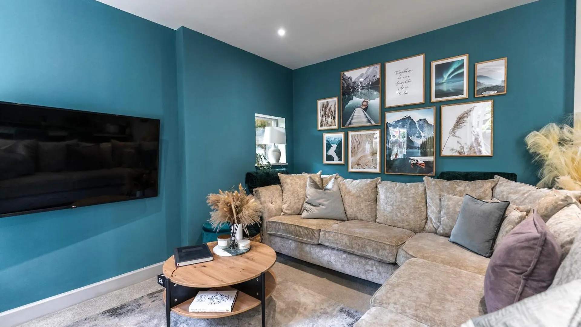 Spring Mount Huge Luxury Full Apartment- Harrogate Centre-Two Extremely Comfy Kingsize Bedrooms-Fully Equipped Modern Kitchen-Cosy Living Room With Huge Tv Appartamento