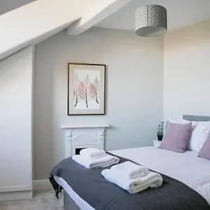  Holiday home Valley Road, Fabulous 4 Bedroom House