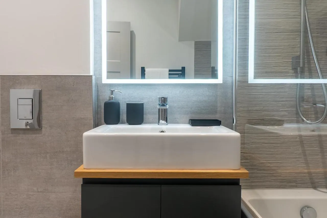 Spring Mount Luxury Apartment: Central Harrogate Retreat Apartment