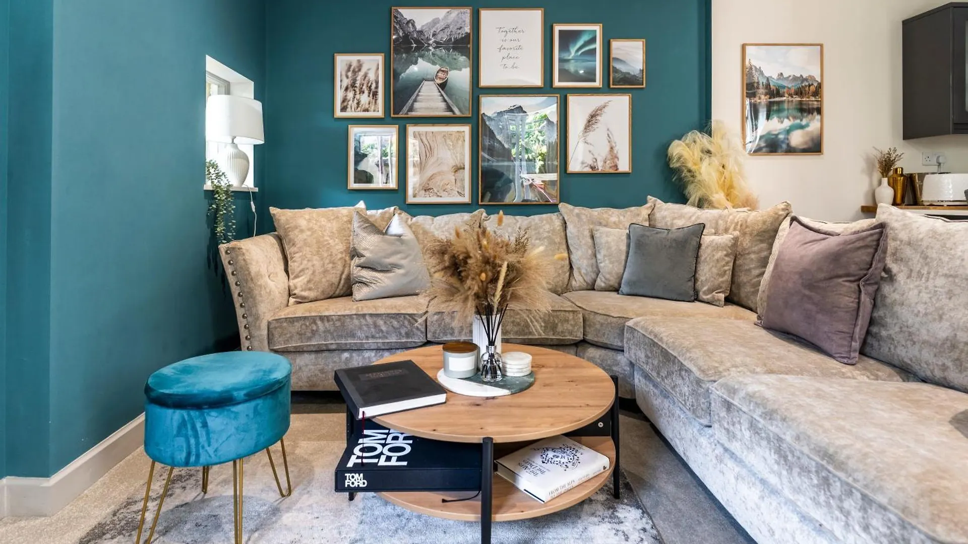 Spring Mount Luxury Apartment: Central Harrogate Retreat